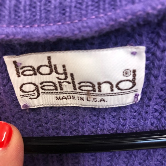 V neck pullover - Picture 3 of 3